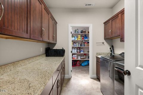 Tiny photo for 2720 Montara Drive, Medford, OR 97504 (MLS # 220225912)