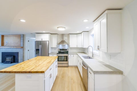 Tiny photo for 1382 NE Drost Drive, Bend, OR 97701 (MLS # 220223028)