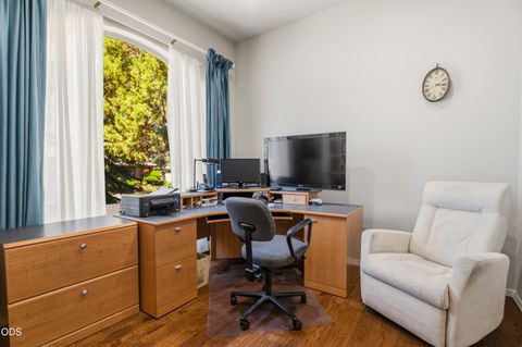 Tiny photo for 880 Willet Lane, Redmond, OR 97756 (MLS # 220223816)