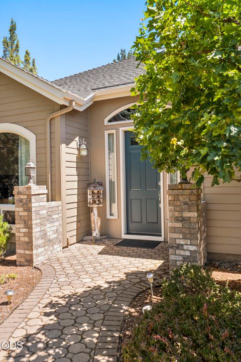 Tiny photo for 880 Willet Lane, Redmond, OR 97756 (MLS # 220223816)