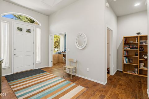 Tiny photo for 880 Willet Lane, Redmond, OR 97756 (MLS # 220223816)