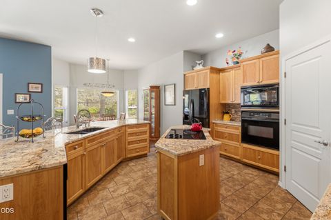 Tiny photo for 880 Willet Lane, Redmond, OR 97756 (MLS # 220223816)