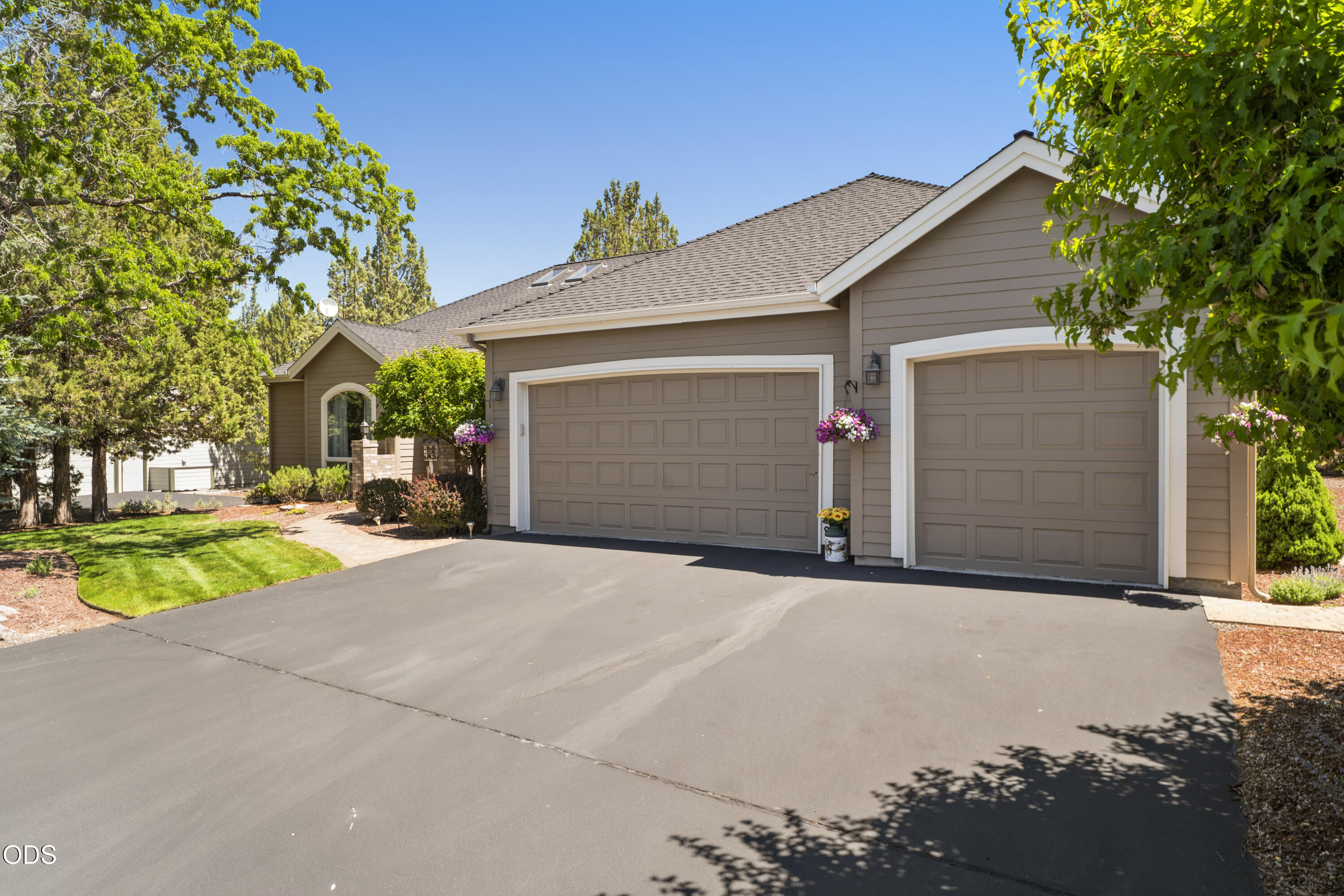880 Willet Lane