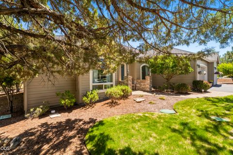 Tiny photo for 880 Willet Lane, Redmond, OR 97756 (MLS # 220223816)
