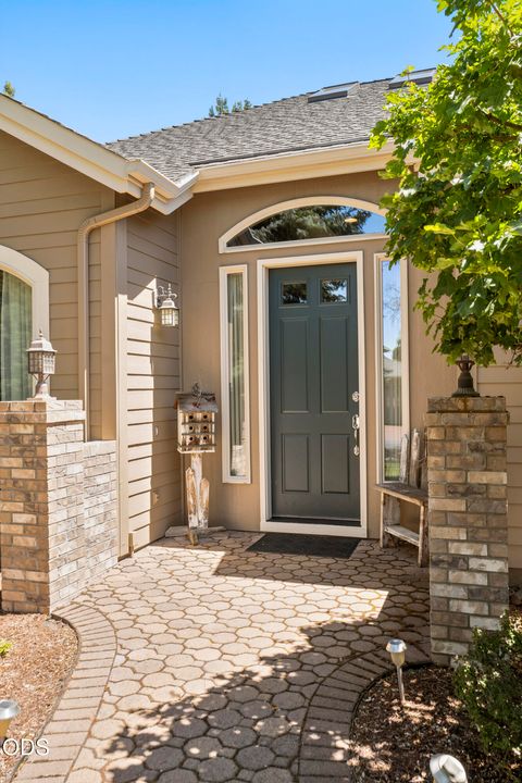 Tiny photo for 880 Willet Lane, Redmond, OR 97756 (MLS # 220223816)