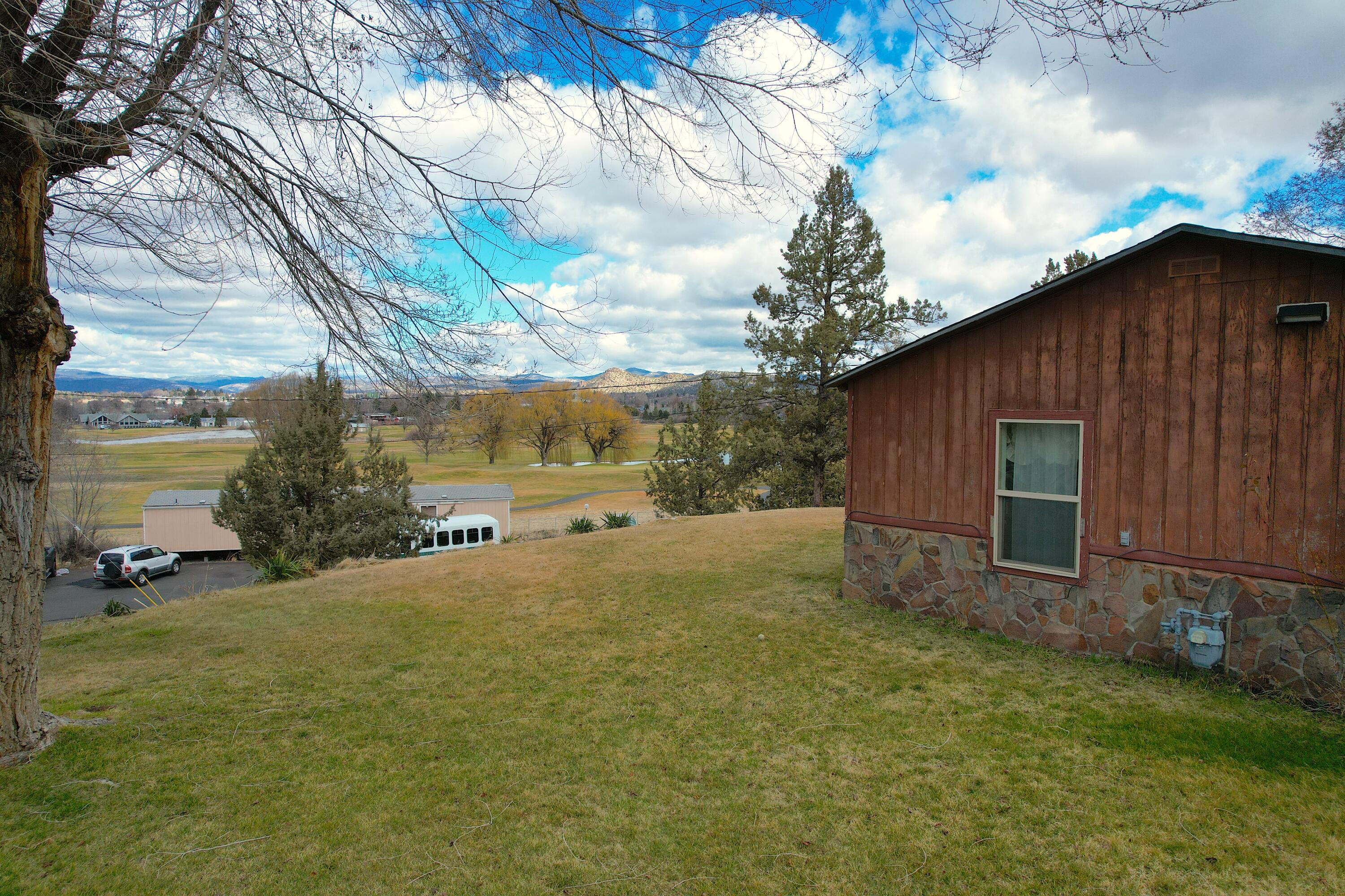 902 SW Crestview Road