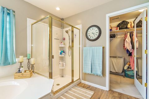 Tiny photo for 732 Cherrywood Drive, Medford, OR 97504 (MLS # 220215355)