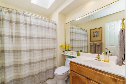 Tiny photo for 732 Cherrywood Drive, Medford, OR 97504 (MLS # 220215355)