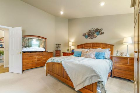 Tiny photo for 732 Cherrywood Drive, Medford, OR 97504 (MLS # 220215355)