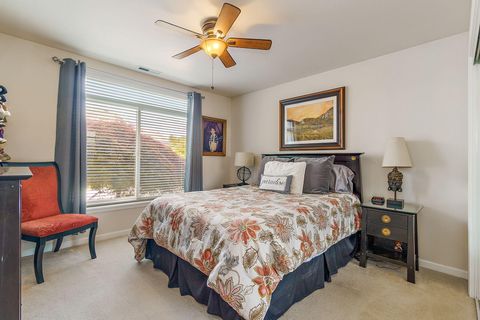 Tiny photo for 732 Cherrywood Drive, Medford, OR 97504 (MLS # 220215355)