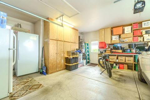 Tiny photo for 732 Cherrywood Drive, Medford, OR 97504 (MLS # 220215355)