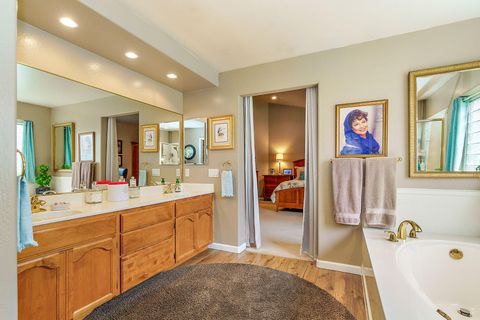 Tiny photo for 732 Cherrywood Drive, Medford, OR 97504 (MLS # 220215355)