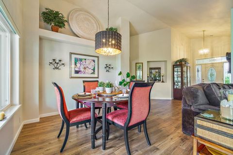 Tiny photo for 732 Cherrywood Drive, Medford, OR 97504 (MLS # 220215355)