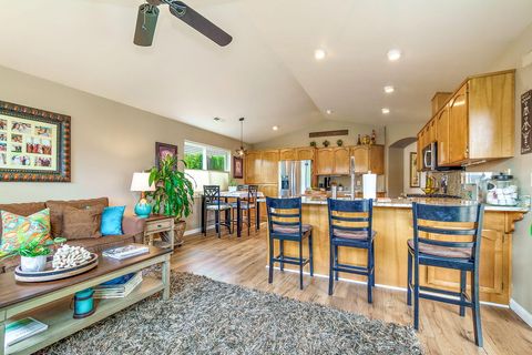 Tiny photo for 732 Cherrywood Drive, Medford, OR 97504 (MLS # 220215355)