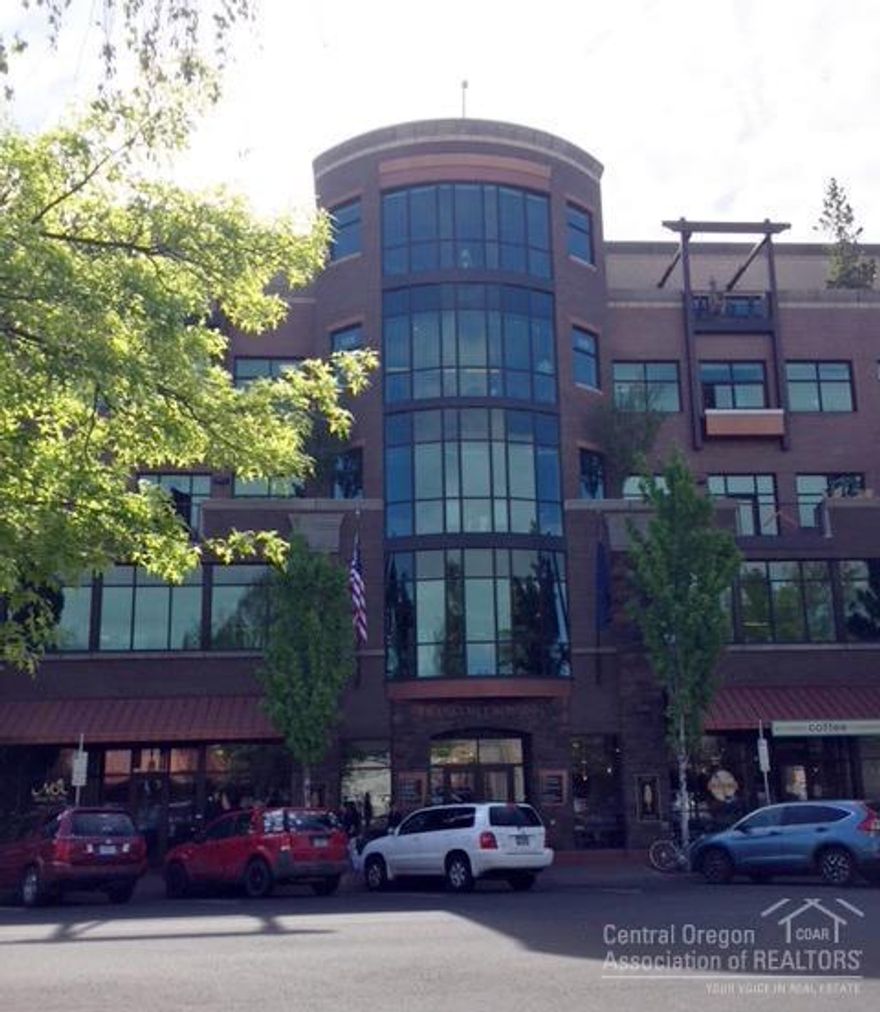 The ultimate in urban living! Secure 5th floor condo in the Franklin Crossing building is an entertainers dream. Gourmet kitchen, private terrace, huge great room with floor to ceiling windows offering stunning view of the Cascades, downtown and Drake park. Enjoy all Bend has to offer. Fine dining, theater, art galleries, music in the park.