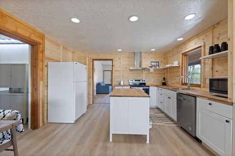 Tiny photo for 6268 HWY 126, Redmond, OR 97756 (MLS # 220207696)