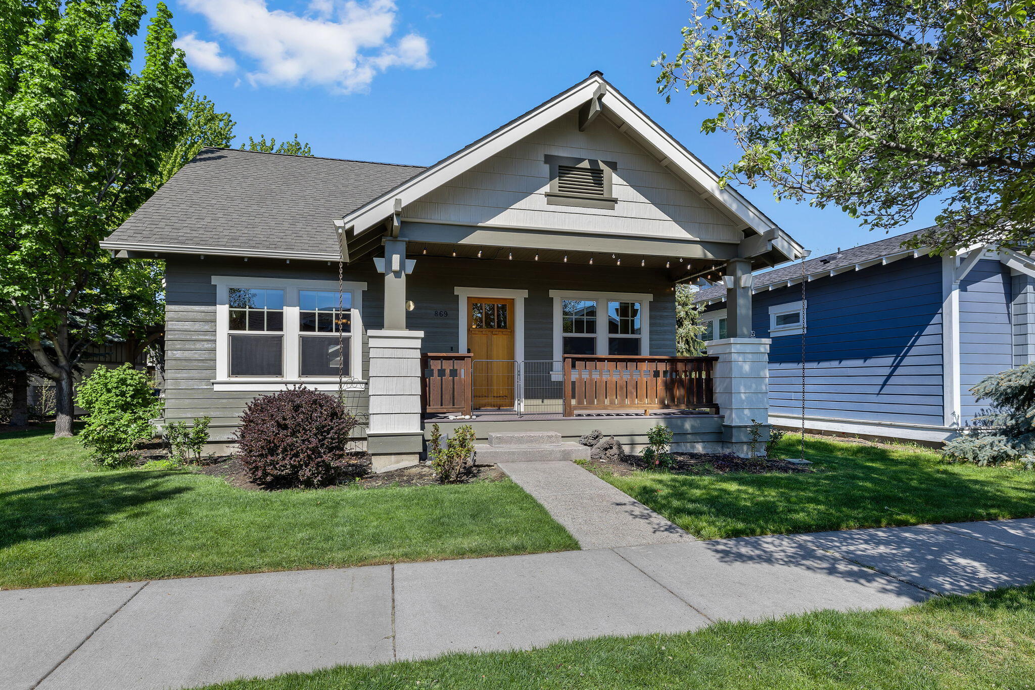 869 NW Rimrock Drive