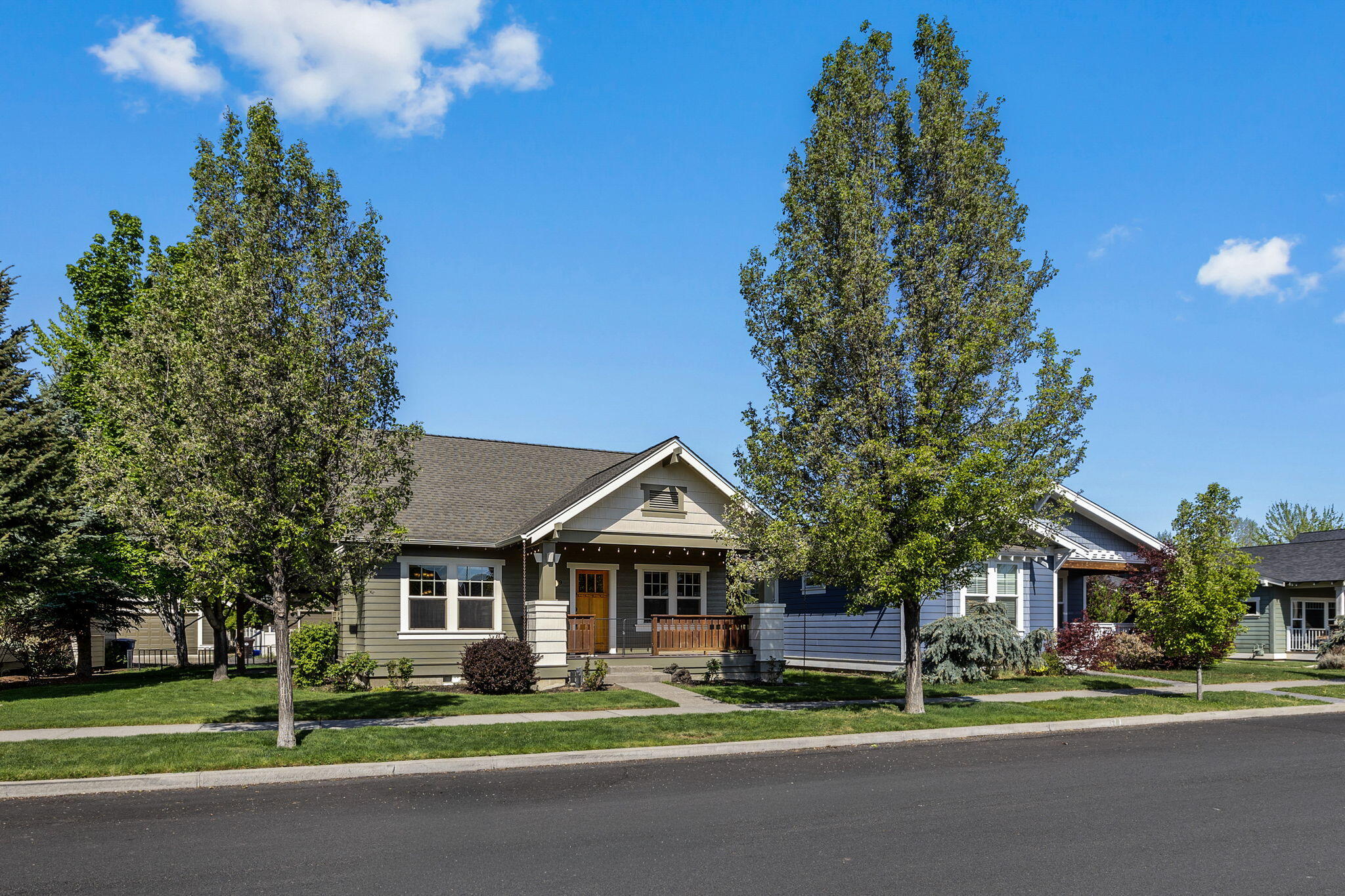 869 NW Rimrock Drive