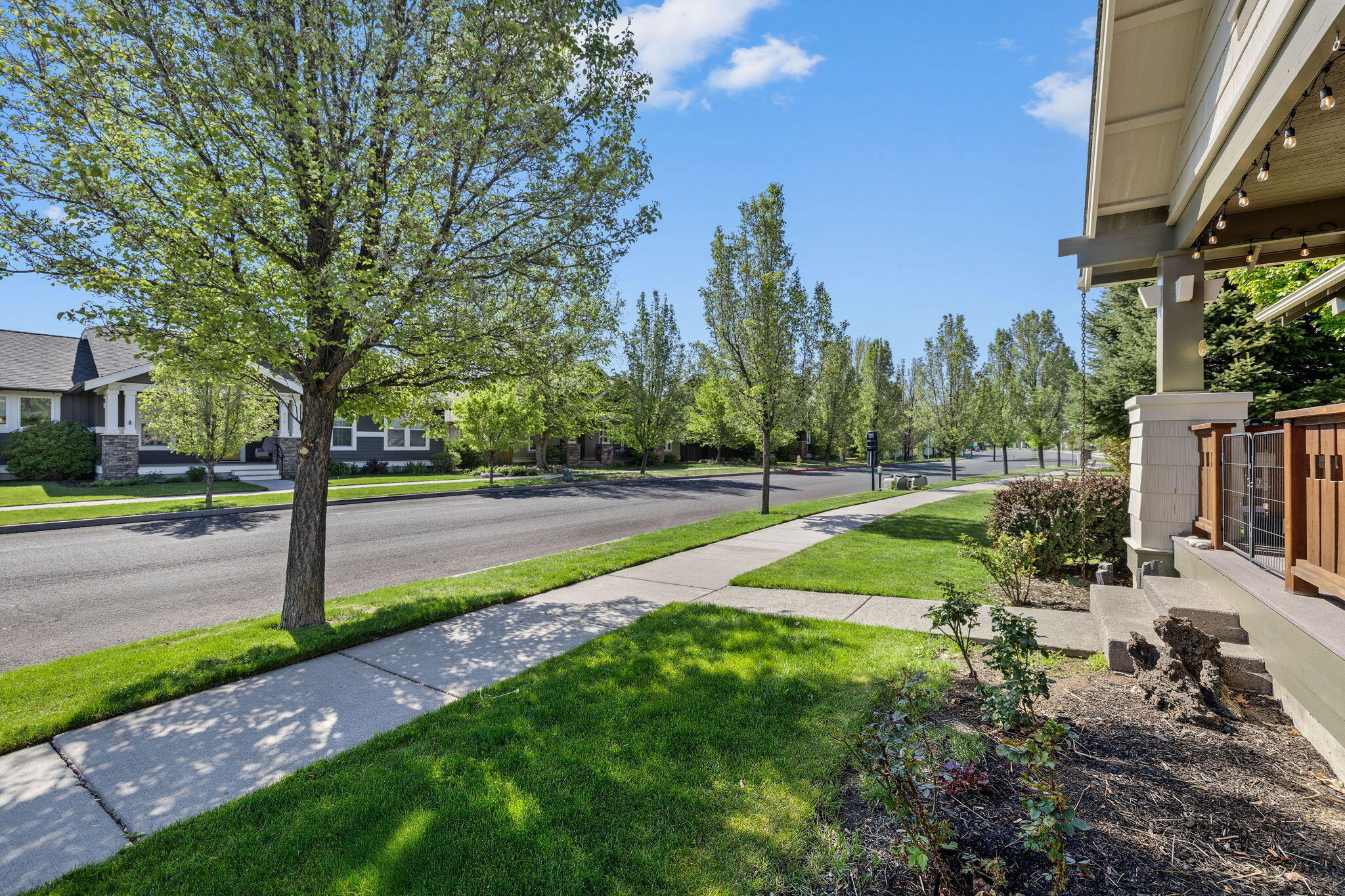 869 NW Rimrock Drive