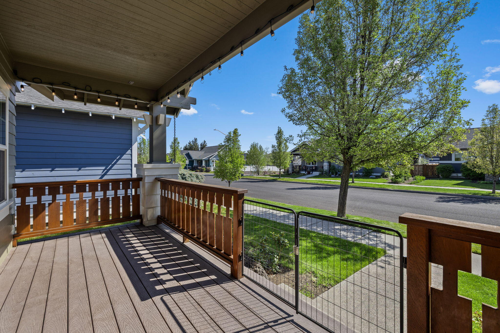 869 NW Rimrock Drive