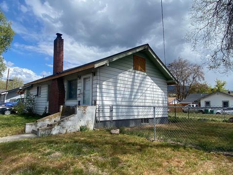 Tiny photo for 825 Martin Street, Klamath Falls, OR 97601 (MLS # 220220231)