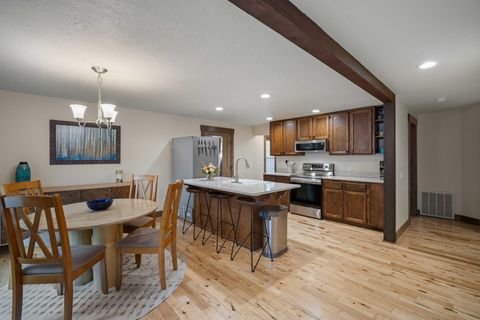 Tiny photo for 57548 Lark Lane #14, Sunriver, OR 97707 (MLS # 220217133)