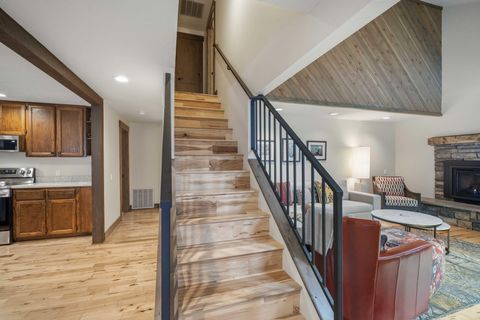 Tiny photo for 57548 Lark Lane #14, Sunriver, OR 97707 (MLS # 220217133)