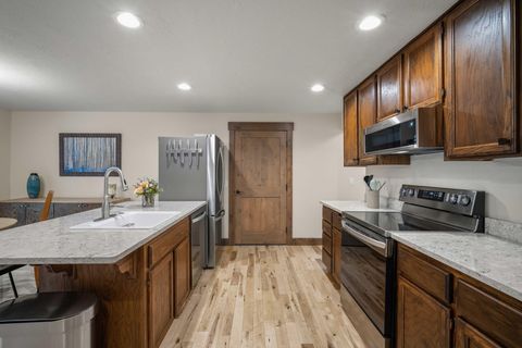 Tiny photo for 57548 Lark Lane #14, Sunriver, OR 97707 (MLS # 220217133)