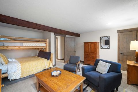 Tiny photo for 57548 Lark Lane #14, Sunriver, OR 97707 (MLS # 220217133)