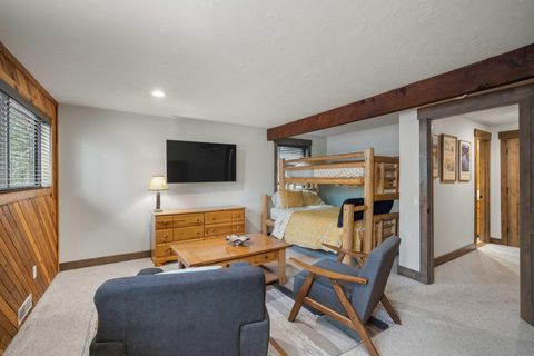 Tiny photo for 57548 Lark Lane #14, Sunriver, OR 97707 (MLS # 220217133)