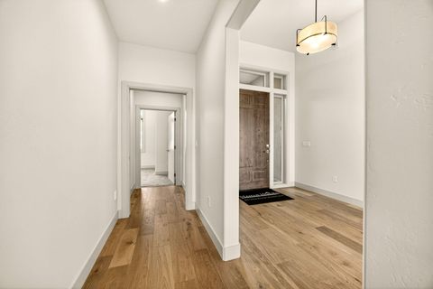 Tiny photo for 5626 Autumn Park Drive, Medford, OR 97504 (MLS # 220216954)