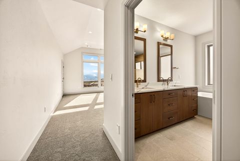 Tiny photo for 5626 Autumn Park Drive, Medford, OR 97504 (MLS # 220216954)