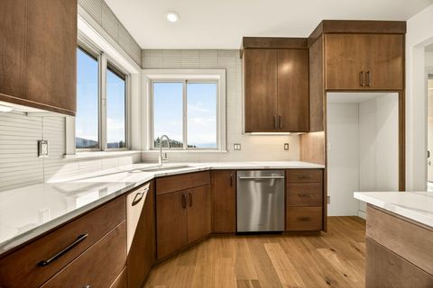 Tiny photo for 5626 Autumn Park Drive, Medford, OR 97504 (MLS # 220216954)