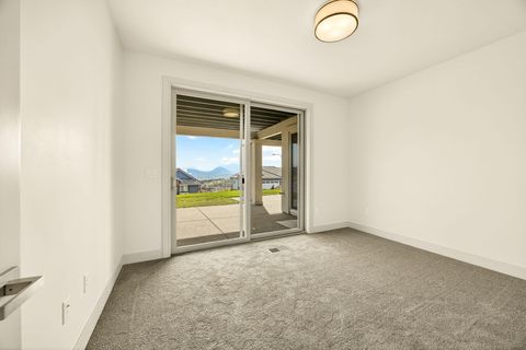 Tiny photo for 5626 Autumn Park Drive, Medford, OR 97504 (MLS # 220216954)