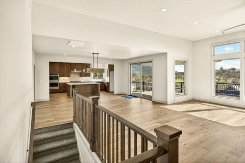 Tiny photo for 5626 Autumn Park Drive, Medford, OR 97504 (MLS # 220216954)