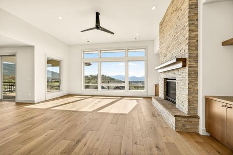 Tiny photo for 5626 Autumn Park Drive, Medford, OR 97504 (MLS # 220216954)