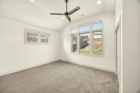 Tiny photo for 5626 Autumn Park Drive, Medford, OR 97504 (MLS # 220216954)