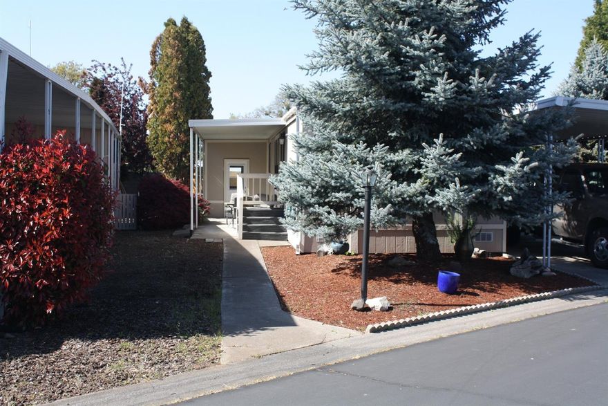 Nice 2 bedroom, 2 bath home in Bear Lake Estates. Amenities for park include: pool, library, pool table & meeting room.