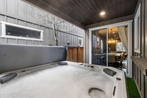 Tiny photo for 20475 Del Coco Court, Bend, OR 97702 (MLS # 220215234)