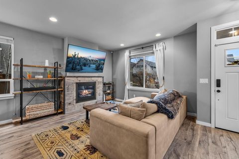 Tiny photo for 20475 Del Coco Court, Bend, OR 97702 (MLS # 220215234)