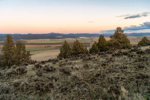 Photo of NW Panorama View, Prineville, OR 97754 (MLS # 220213229)