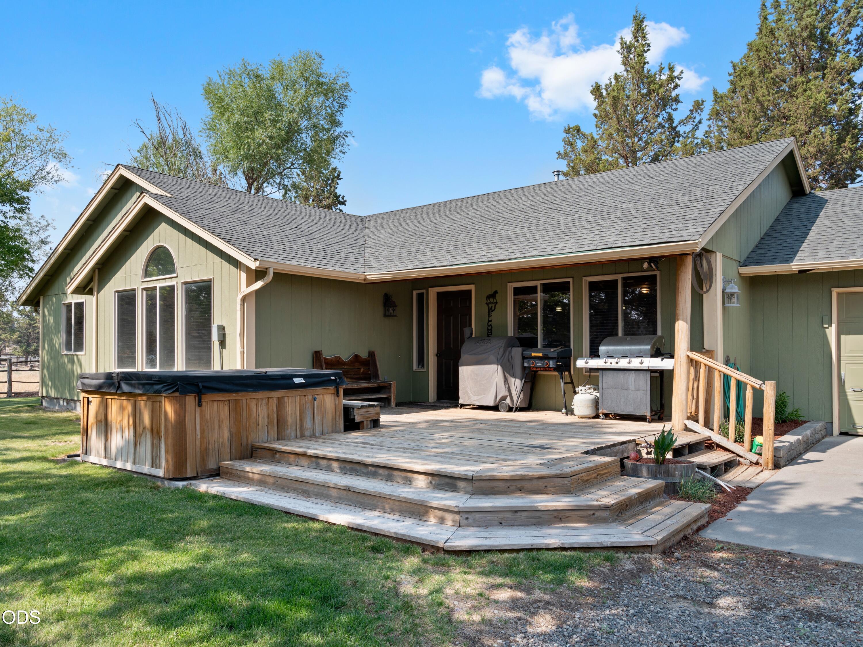 10898 NW Kingwood Drive