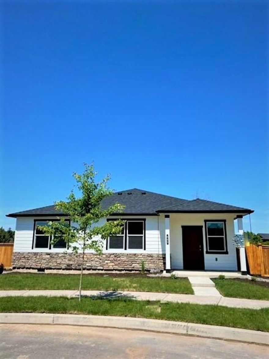 $10,000 FINANCE INCENTIVE AND SPECIAL INTERST RATE INCENTIVE when using affiliated lender!  MOVE IN READY!  SIGNATURE SERIES HOME INCLUDES A/C, BLINDS, FULL FRONT AND REAR LANDSCAPING, IRRIGATION, FENCING AND GARAGE DOOR OPENER!  The beautiful Iron Horse community is conveniently located near miles of walking trails, schools, parks, shopping, golf, Prineville Fairgrounds and Hwy 26.  The Allie floorplan is a single level home that features a light and bright open great room and kitchen and 4 bedrooms.   Lovely finishes include quartz and premium laminate, stainless steel gas appliances & white cabinets.
 Photos are representational of floorplan only.  Specs, colors, features may vary.  See material board photo for colors and surface materials.  HOA is only $18.75/month.  Smart Home Package, Hi-efficiency furnace, New Home Warranty.  Model home of this plan available to view at 1230 NE Boxcar Dr. 10-6 daily.