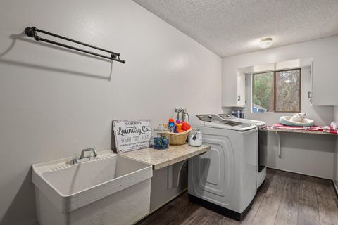 Tiny photo for 498 Palomino Drive, Grants Pass, OR 97526 (MLS # 220214828)