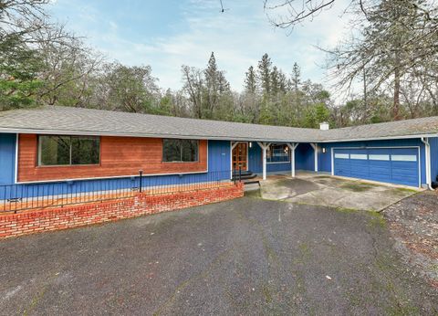 Photo of 498 Palomino Drive, Grants Pass, OR 97526 (MLS # 220214828)