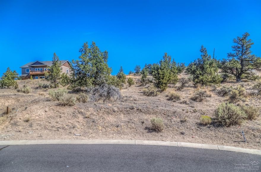 Breathtaking Cascade Mountain Views. Yarrow offers a beautifully manicured neighborhood park, close to the Madras Aquatic Center, Central Oregon Community College, Hospital and schools. Perfect setting and an affordable price to build your dream home!