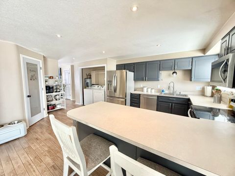 Tiny photo for 5704 Upland Drive, Klamath Falls, OR 97603 (MLS # 220215539)