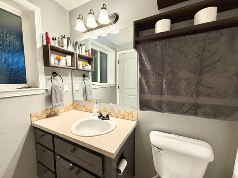 Tiny photo for 5704 Upland Drive, Klamath Falls, OR 97603 (MLS # 220215539)