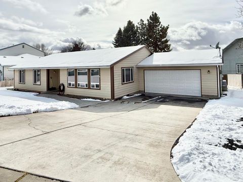 Photo of 5704 Upland Drive, Klamath Falls, OR 97603 (MLS # 220215539)