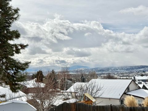 Tiny photo for 5704 Upland Drive, Klamath Falls, OR 97603 (MLS # 220215539)